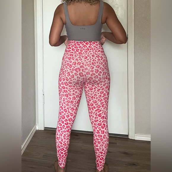 Fabletics XS pink cheetah print high waisted leggings - Picture 4 of 4